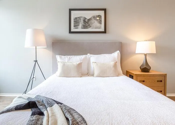 Landing Modern With Amazing Amenities Apartment