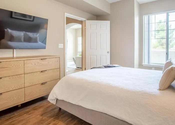 Landing Modern With Amazing Amenities Apartment