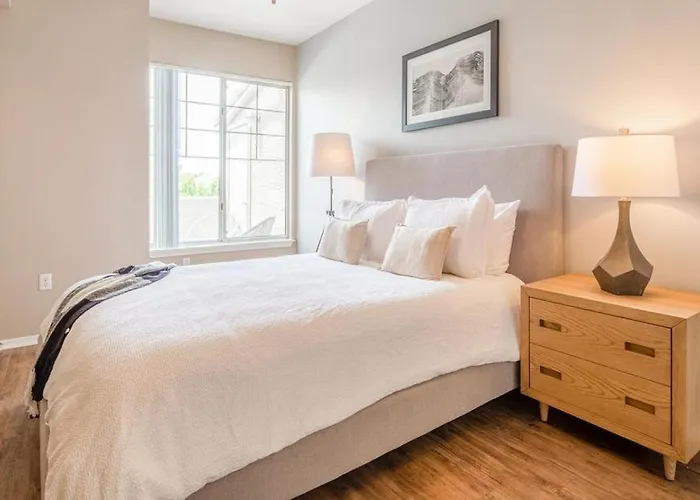 Apartment Landing Modern With Amazing Amenities *